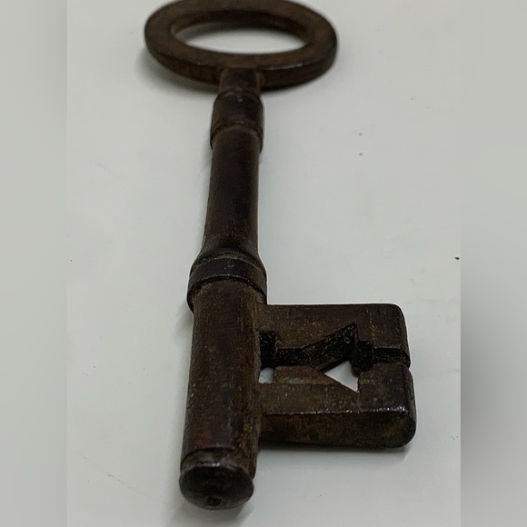 Vintage 1800s 19th Century Antique Solid Barrel Hand Wrought Iron Skeleton Key - Picture 11 of 16